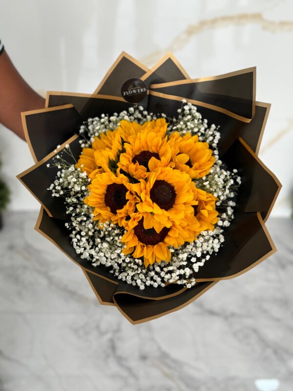 Sunflower Lovers Arrangement – Brighten Your Day with Stunning Sunflowers