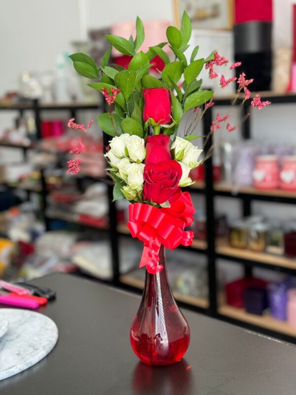Elegant 3-Rose Arrangements for Every Occasion - Image 3